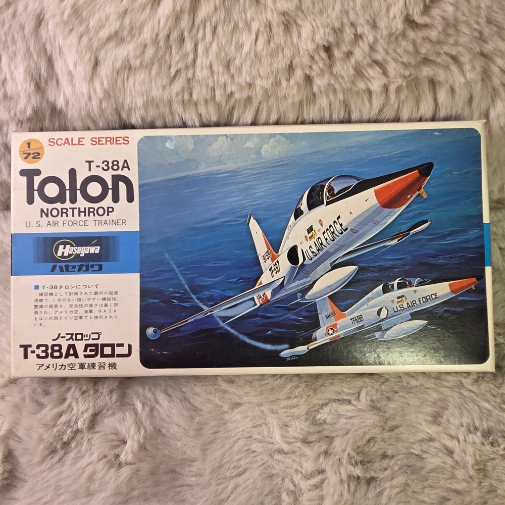 Hasegawa Northrop T-38A Talon 1/72 Scale Model Kit USAF Trainer A17 Open Box